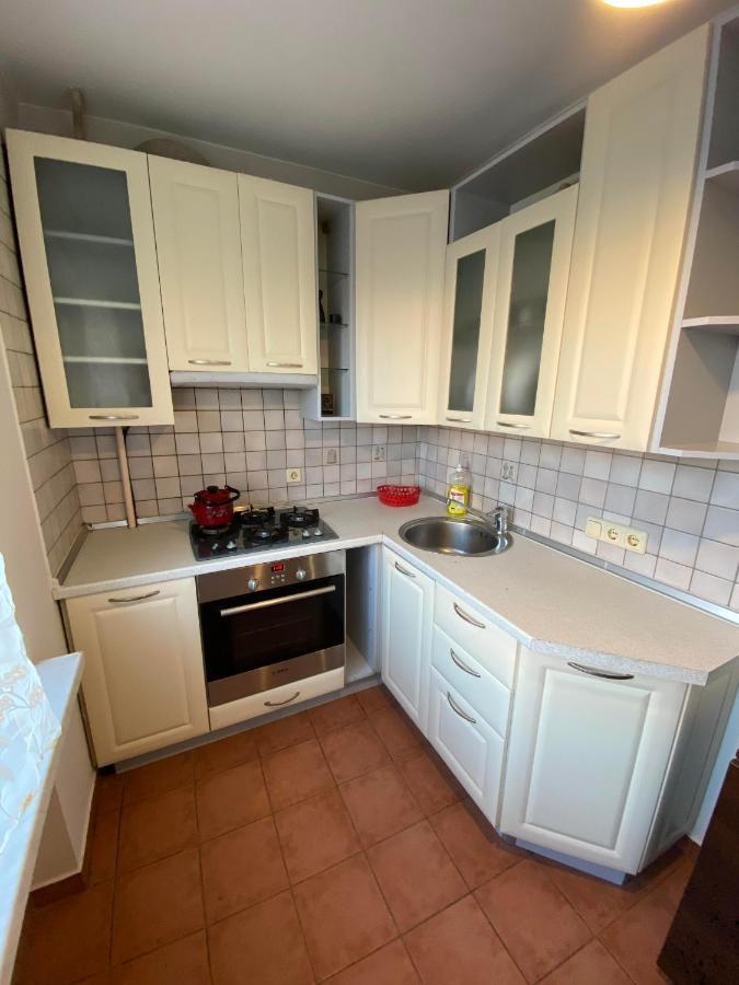 Apartment Next To Metro Station Pechersk Киев Екстериор снимка