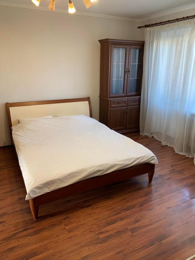 Apartment Next To Metro Station Pechersk Киев Екстериор снимка