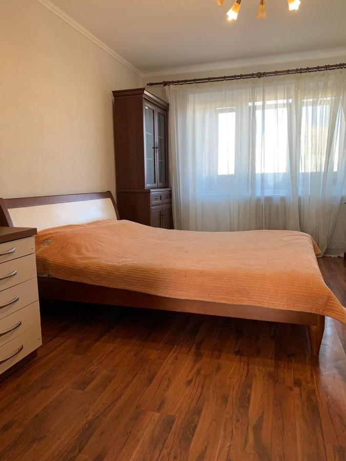 Apartment Next To Metro Station Pechersk Киев Екстериор снимка